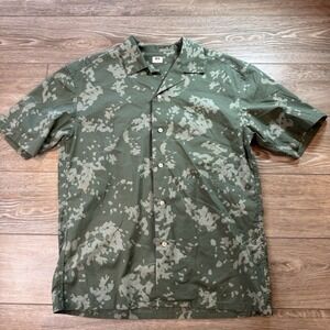 Uniqlo Men's Small Green Abstract Print Short Sleeve Button‎ Up Resort Shirt